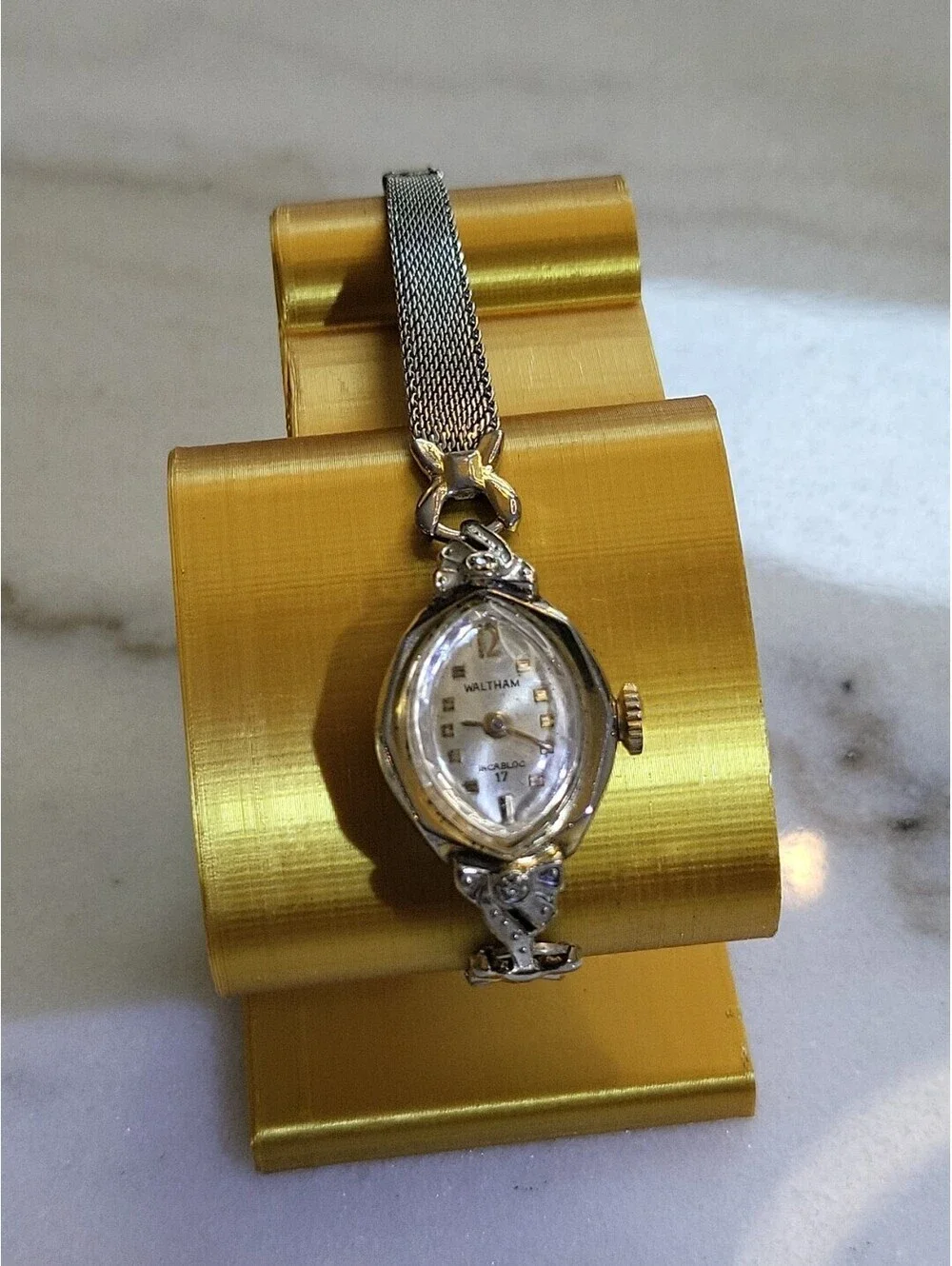 Vtg Waltham Ladies 17Jewels Incabloc Windup Watch 6.75